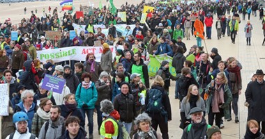 بالصور.. مسيرة فى بلجيكا للمطالبة بوضع حلول للتغير المناخى تجتذب 6 الآف شخص