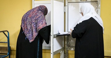 مسنان يطالبان الشباب بالإدلاء بأصواتهم لاستكمال خارطة الطريق