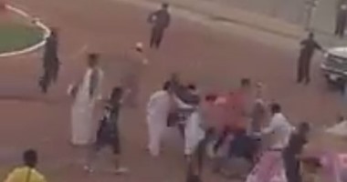 بالفيديو.. لاعب يتعرض للطعن فى ملاعب السعودية