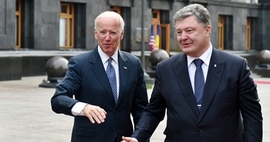 بالصور.. جو بايدن يلتقى الرئيس الاوكرانى و يزور النصب التذكارى لـ"المائة السماوية"