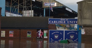 بعد إعلان مساعدة المواطنين.. الفيضانات تُغرق ملعب نادى "كارلايل" الإنجليزى