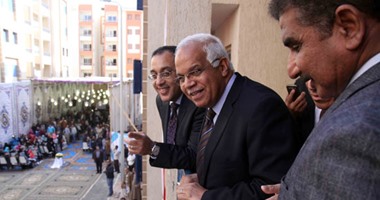 وزير الإسكان ومحافظ القاهرة يسلمان شقق الإسكان  الإجتماعى بمدينة السلام