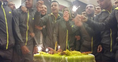 لاعبو الاتحاد يحتفلون بعيد ميلاد "سيزار"