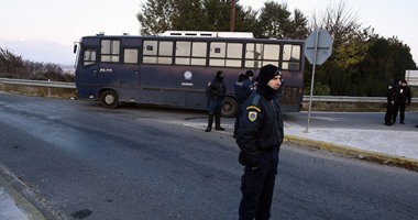 إصابة 8 أشخاص بسبب تحطم سيارة تنقل مهاجرين باليونان