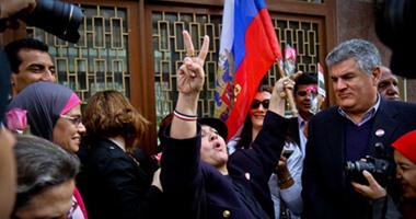بالفيديو والصور.. المشاركون فى مسيرة تأبين ضحايا الطائرة الروسية يعزون السفير الروسى