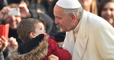 بالصور ..البابا فرنسيس يلقى عظته الأسبوعية بساحة القديس بطرس