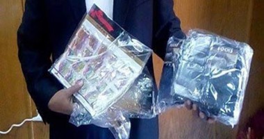 جمارك بورسعيد تحبط تهريب "جوارب" وكمية من أسلحة الـ"كتر" قادمة من الصين