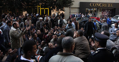 العاملون بـ"المقاولون العرب" يتظاهرون بفرع شبرا للمطالبة بزيادة الرواتب