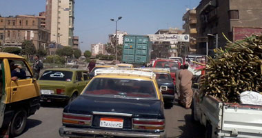 قطع طريق شارعى البحر الرئيسى والإنتاج بالمحلة بسبب أزمة السولار