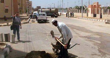 بالفيديو والصور.. سوهاج تتجمل لاستقبال الرئيس مرسى.. وفد رئاسى يتفقد الحالة الأمنية بعد وصوله على متن طائرة حربية.. ومركز التطوير التكنولوجى تكلف 15 مليون جنيه والمبنى بدون أجهزة تدريب