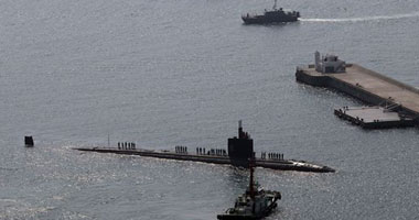 البحرية الأمريكية توجه طلقات تحذيرية مضيئة باتجاه سفينة إيرانية