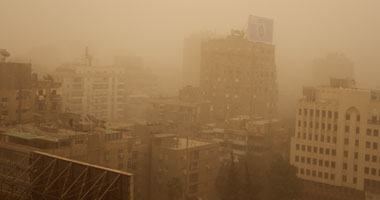 عاصفة ترابية مفاجئة تجتاح القاهرة والجيزة