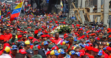 فنزويلا تودع تشافيز بالدموع 