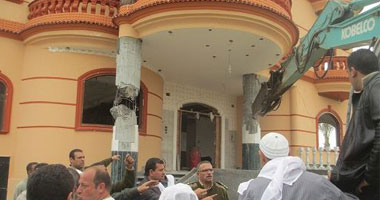 الجيزة تشن حملة لإزالة &#1638; عقارات مخالفة بمنطقة فيصل