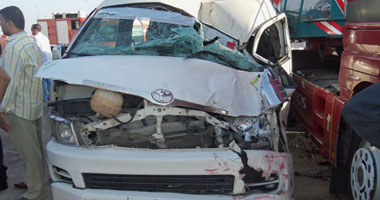 إصابة سائح فرنسى و6 مصريين إثر اصطدام سيارة أجرة بشاحنة غرب الأقصر