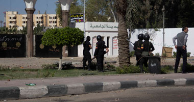 بالصور.. طلاب الإخوان بـ"الأزهر" يرشقون الأمن بالحجارة أمام المدينة الجامعية