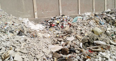 شكوى من تراكم أكوام القمامة بشارع ترعة عبد العال فى فيصل
