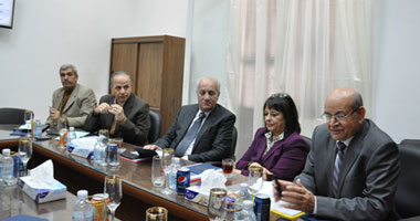 محافظ الجيزة ووزيرة البيئة يجتمعان بوفد نمساوى لبحث منظومة النفايات