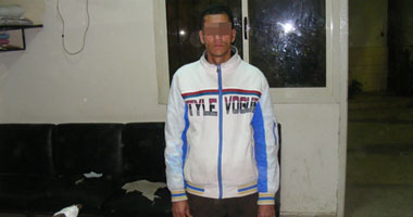 القبض على تاجر أسلحة نارية وبيضاء ومخدرات داخل مسكنه بالهرم