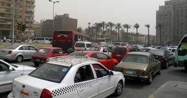 زحام مرورى بسبب عطل سيارة نقل ثقيل أعلى محور الشهيد بمدينة نصر