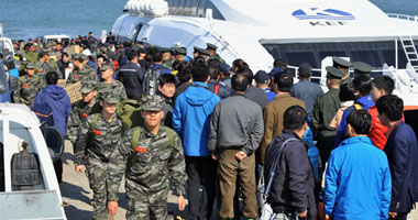 البحرية الكورية الجنوبية تنقل البحارة الثلاثة المحررين إلى مينا تيما الغانى
