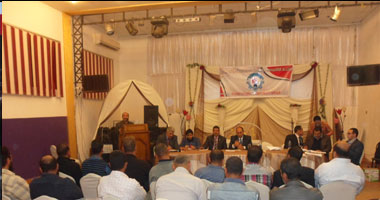 كمال أبو عيطة يدعو عمال السويس للتظاهر بالتحرير أول مايو