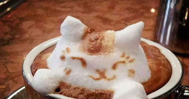 بالصور.. رسومات ثلاثية الأبعاد على القهوة.. واليابانى "كوهى ماتسونو" الأكثر شهرة.. ويصف فنه بـ"سباق مع الزمن".. يصنع من رغوة الحليب الهشة لوحات مبدعة وشخصيات شعبية..  ويعبر عن كلمة حب فى فنجان