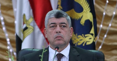 وزير الداخلية يكافئ 28 ضابطا و25 أمين شرطة بإدارات "الأمن الاقتصادى"