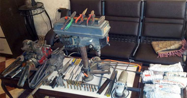 ضبط ورشة لتصنيع الأسلحة النارية داخل منزل عامل فى أبو قرقاص بالمنيا 