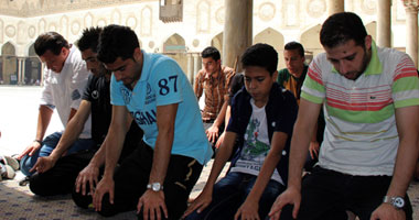 بالصور.. بعثة البنزرتى التونسى تؤدى صلاة الجمعة فى "الأزهر"