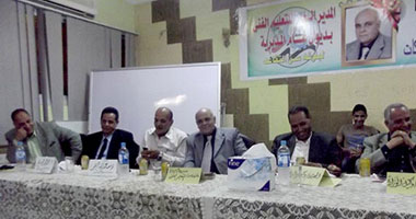 نقابة المعلمين بالفيوم تكرم مدير عام التعليم الفنى
