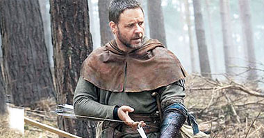 البطل الأسطورى "روبن هوود" يستقبل الشعلة الأولمبية فى غابة "شيروود"  