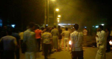 أهالى كوم امبو يقطعون طريق القاهرة - أسوان لانقطاع الكهرباء