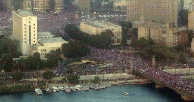 أول صورة لحشود المتظاهرين بوسط المدينة من فوق برج القاهرة