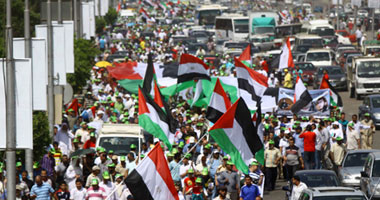 نشطاء يسخرون من مسيرة الإخوان لتحرير القدس بمدينة نصر.. أسماء محفوظ: "طب ما يروحوا.. مين اللى مانعهم".. وناشط: شعارهم الآن "ع القدس رايحين ومعانا دولى شاهين".. وآخر: كيف سنحرر القدس بمسيرة بمدينة نصر