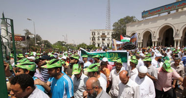 شباب الإخوان يتوافدون على مسجد رابعة العدوية لنصرة القدس