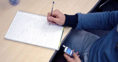 التعليم تحقق فى إصابة طالب فى يده نتيجة إلقائه تليفون محمول خلال الامتحان