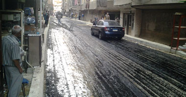 رئيس حى غرب شبرا الخيمة يتابع أعمال الرصف بمنطقة أرض نوبار