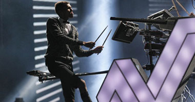 بالصور.. Stromae يغلق شوارع الرباط ويغنى بالشورت والبابيون والشراب