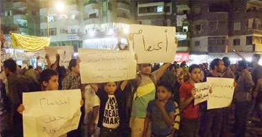 القوى السياسية تتظاهر بالسويس وتدعو للاعتصام