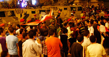 قوات الجيش تمنع المتظاهرين من الوصول إلى المجلس العسكرى