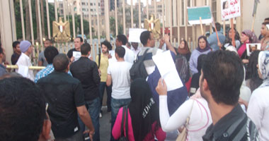 بالصور.. وقفة احتجاجية أمام الخارجية للإفراج عن الصحفية شيماء عادل