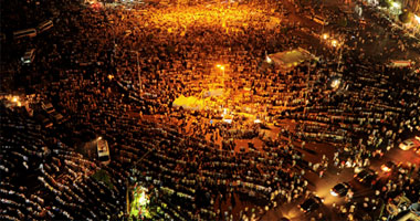 شباب الإخوان يصلون التراويح بالتحرير فى مليونية "ختم القرآن"