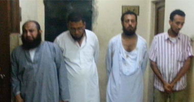 3 أشقاء  يختطفون عاملين  ويعتدون عليهم بالأسلحة البيضاء 