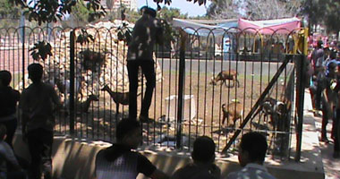 بالصور.. الآلاف فى المتنزهات و"بلطيم" لقضاء أول أيام العيد