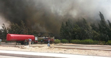 الشرطة تستعين بالجيش للسيطرة على حريق مصنع بمدينة العاشر من رمضان