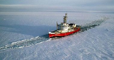 كندا ترسل كاسحتى جليد إلى القطب الشمالى لجمع بيانات