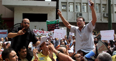 المعلمون يغلقون شارع قصر العينى فى تظاهرات "ثورة المعلم"