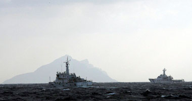 سفن صينية تبحر بالقرب من جزر متنازع عليها مع اليابان