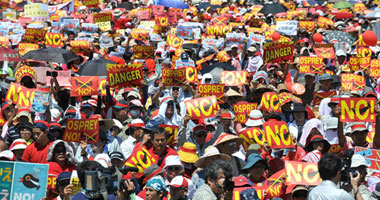 الآلاف يحتجون على القواعد الأمريكية فى أوكيناوا بعد مقتل امرأة يابانية